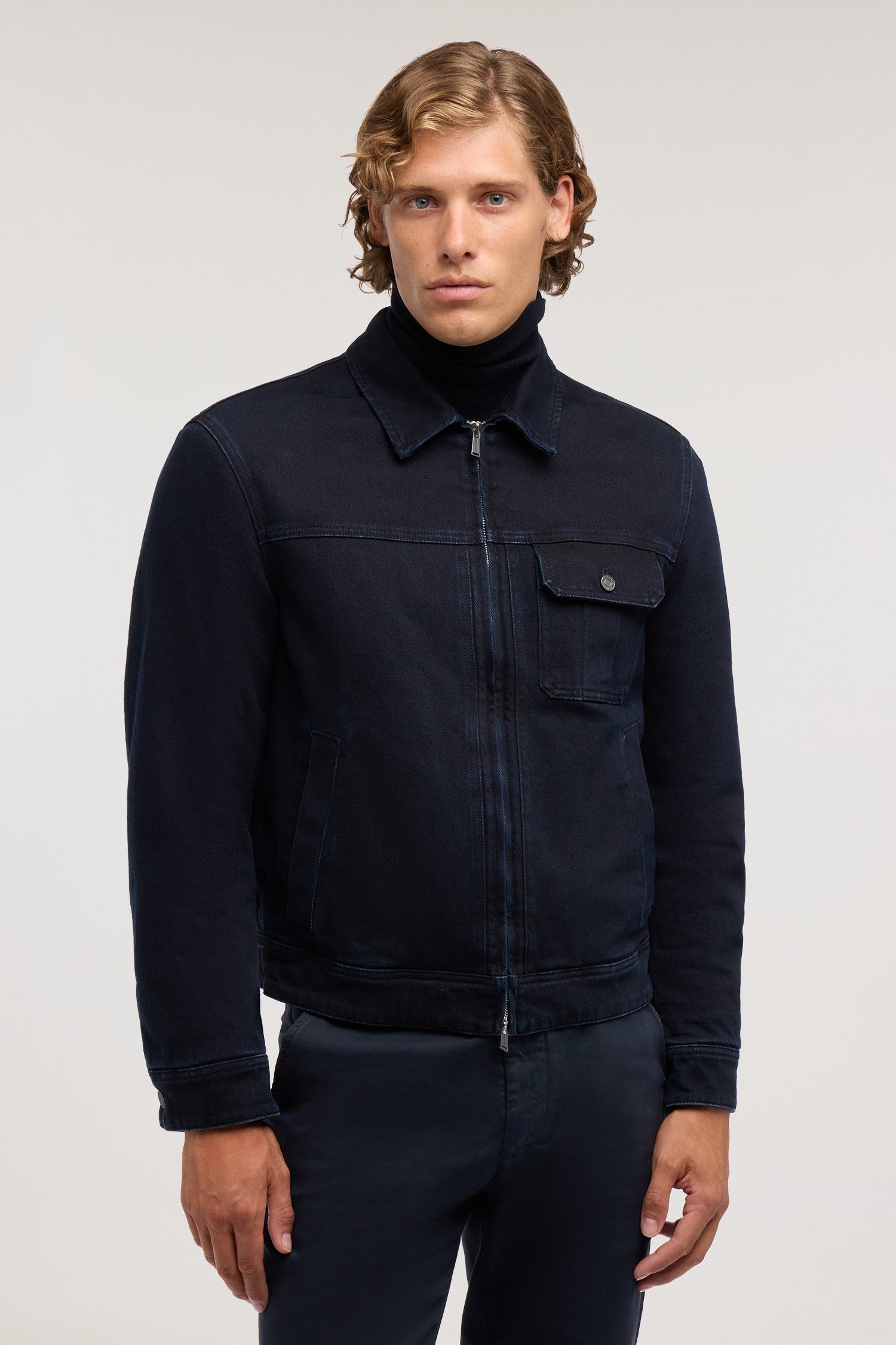 Giacca in denim trapuntata 4|8da9771aa464b48146dd54bc6522a334f6b20b27a1f9a42f64668495f6bb790b