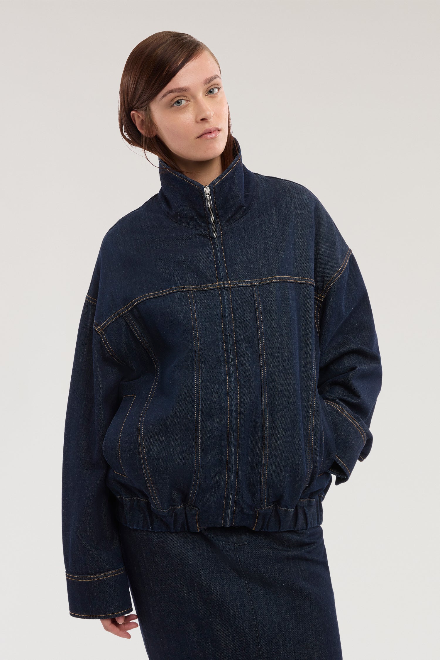 Giacca bomber in denim 2|54d84991010b3e61dee0209fc63daec2989b488e31cb8a63b1d9ddf816b55d0b