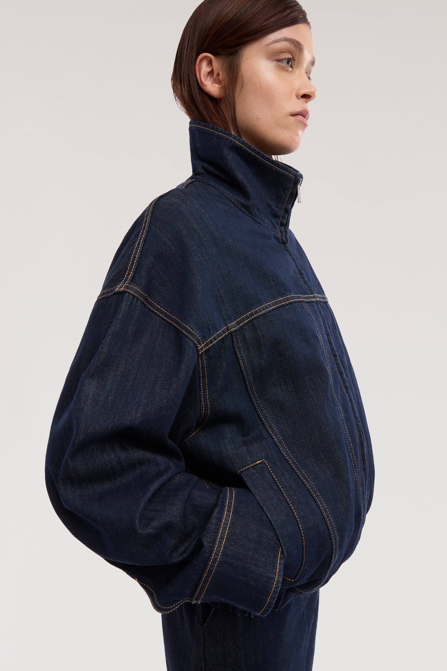 Giacca bomber in denim 1|6861300b0a2e7308cc0f1bc11ec29d7027ed3c6db58c88372443edc6546bc6bd