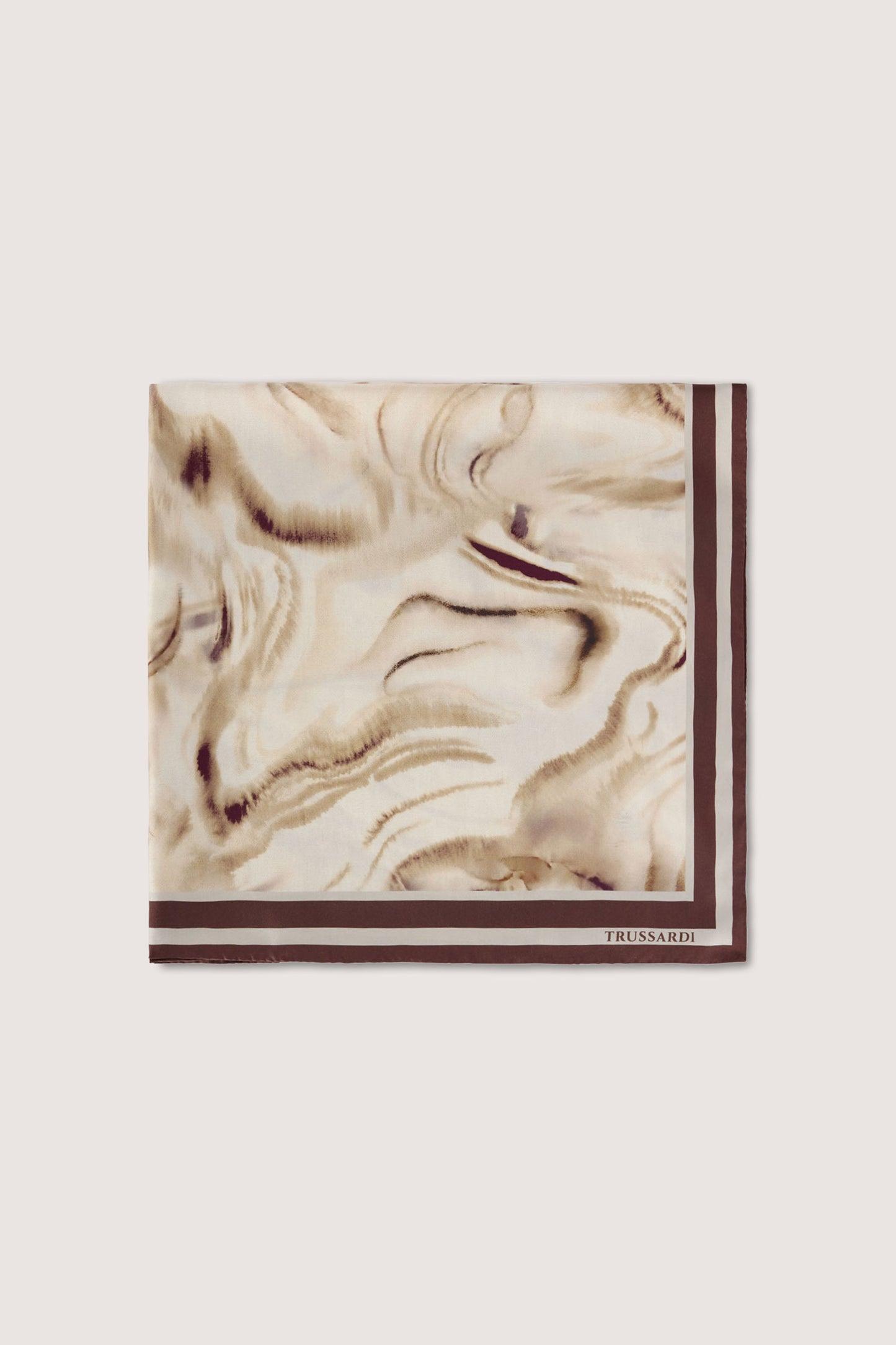 Foulard con stampa in seta 1|8f1ebf6954c17d09a762fa1328697986eda7df8ddf31f8c558df5479c37ab818