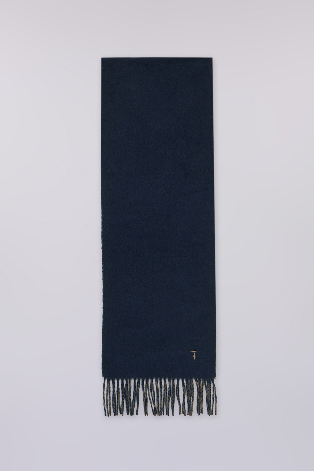 Sciarpa in pura lana con frange 1|b426e631cf6e11c8101401e260b38fc54a57c73df8f342b49c190467fc07c578