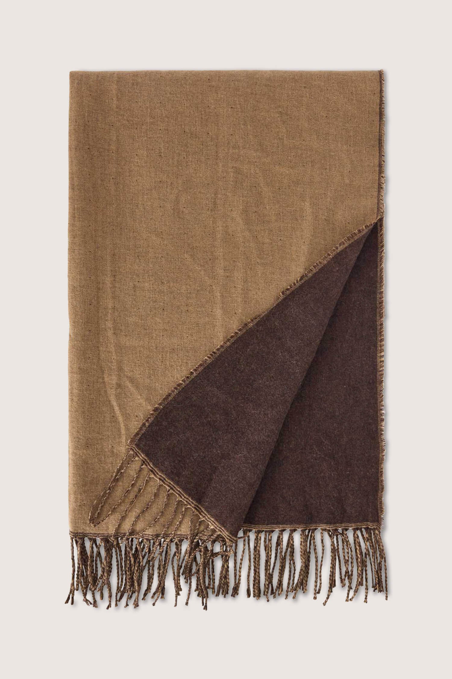 Stola con frange in misto lana 2|fee68f049b7e561328646da4e26d1f880309c34d171c0d0df1e52bf29d0d3e13