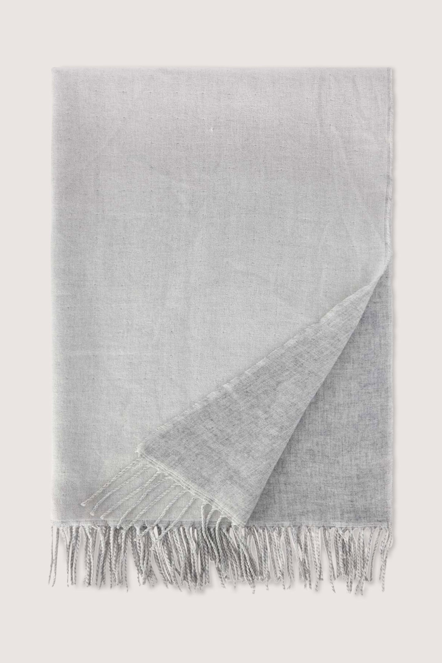 Stola con frange in misto lana 1|4eba01199c20406522541906b3e5d1228bde2f83b31a098c7056b434f8b74485