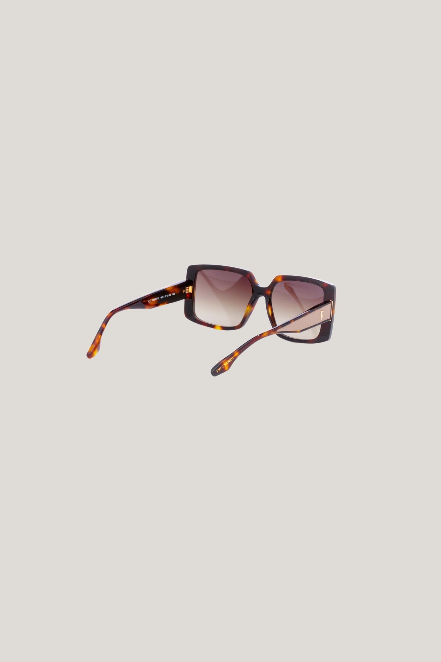 Occhiali da sole squadrati 4|a4bf479e2f37fed8f762f98ea6d3b67345c689fae8ea207e7ebb2e3433c9ea3c