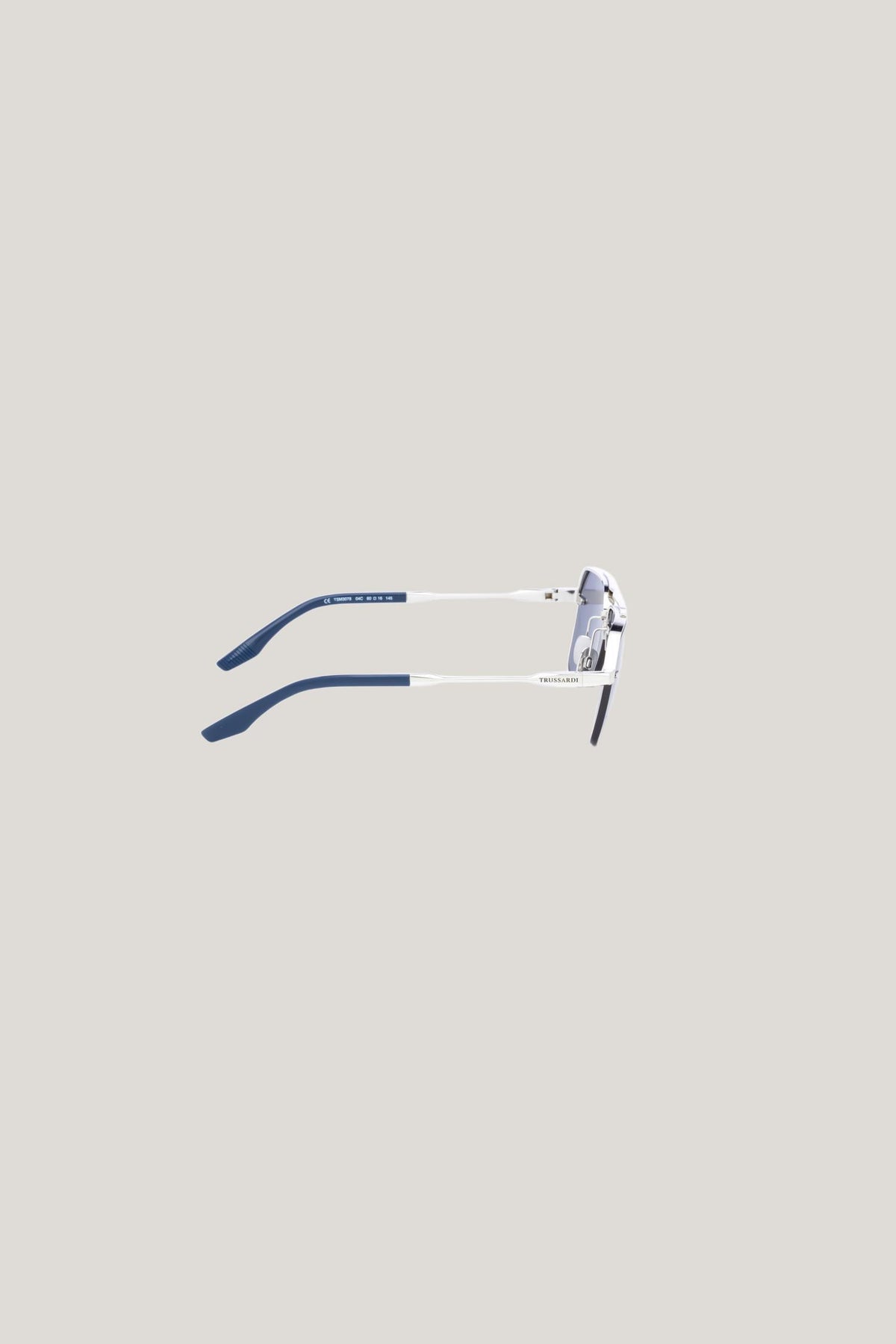 Occhiali da sole geometrici  3|49f0a9517dfe0180b1972efb9851bf8e946222878f5e7fc017f0a45e3d9abf37
