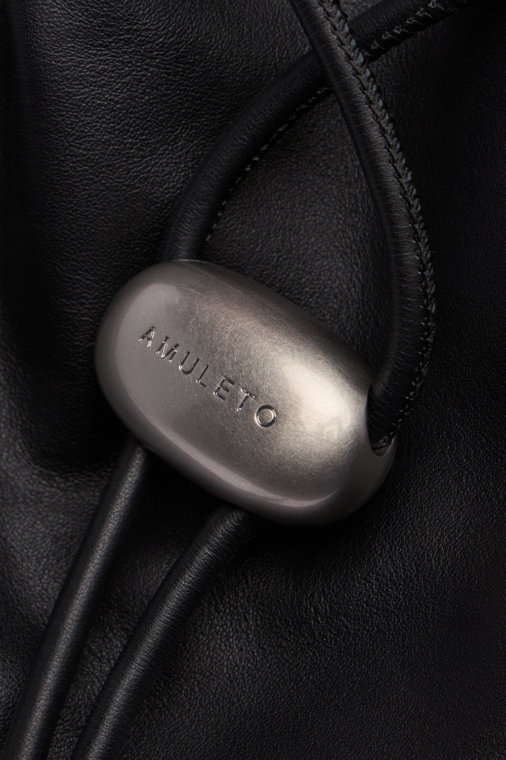 Borsa a secchiello Amuleto grande in nappa 2|1e387479f17b81fc76bc39bb3570c9659c39d55bd0f8d56a037214706014491f