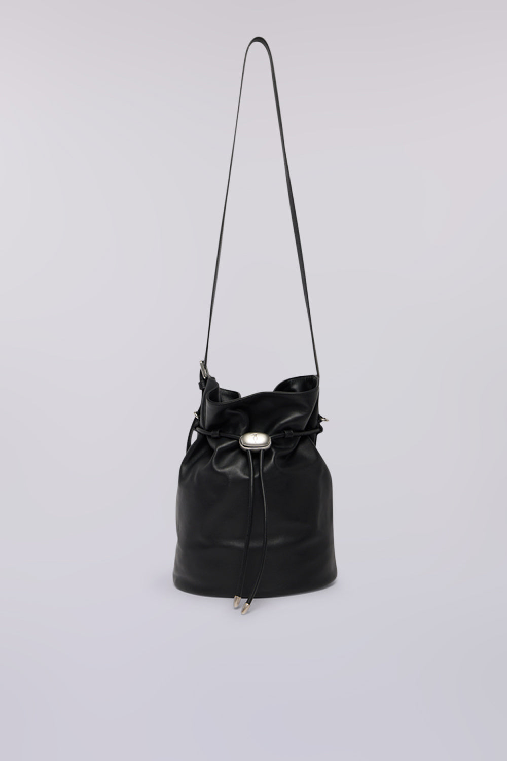 Borsa a secchiello Amuleto media in nappa 1|8e9558d9a0e5e560d8ca3428c0446f542451b85915d78a508fa91085e7bd5314