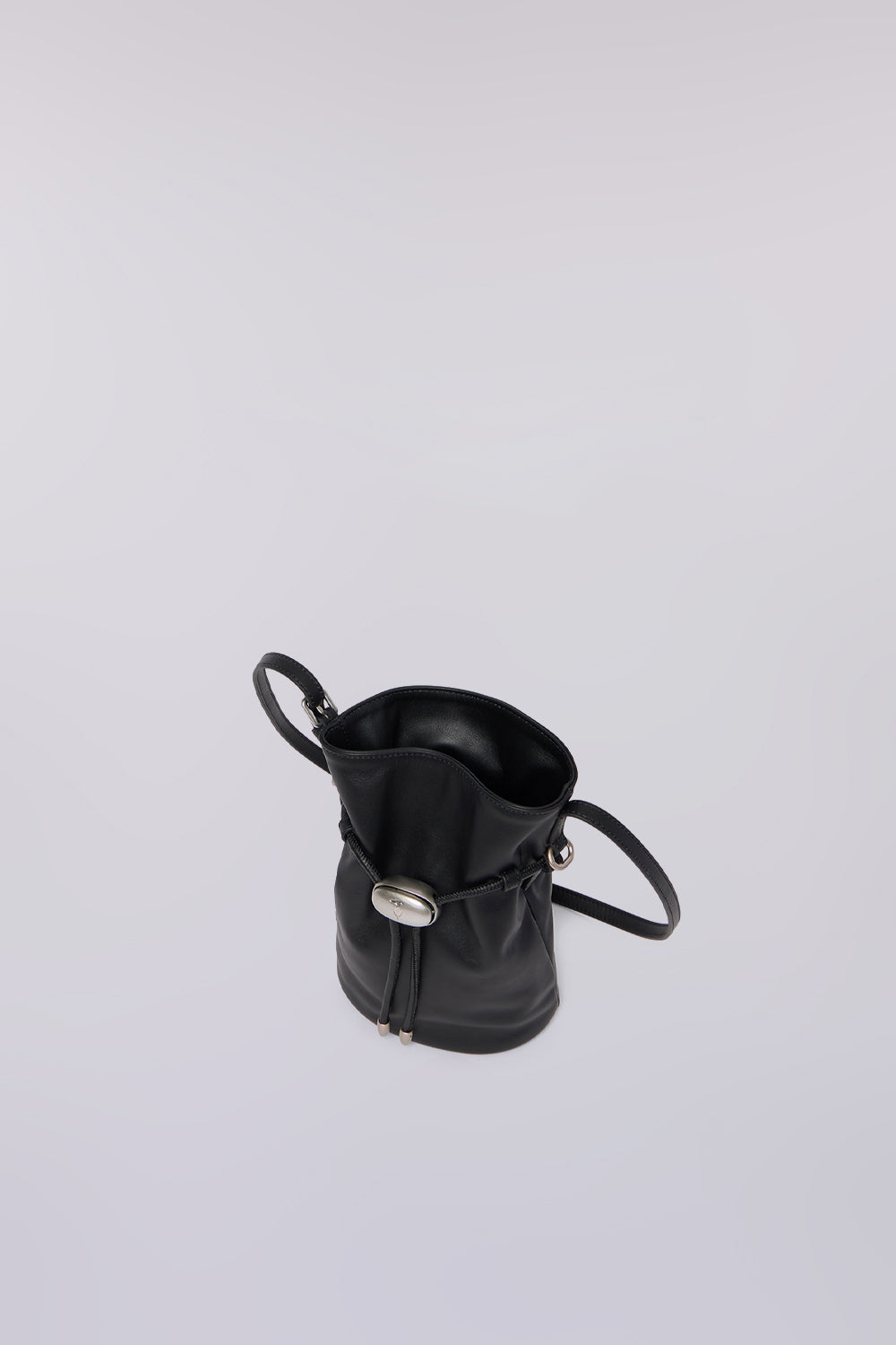 Borsa a secchiello Amuleto small in nappa 4|2ad734abc510a4338ec8ae26aa9e117d75b31e0bef701592d243a797592b0624