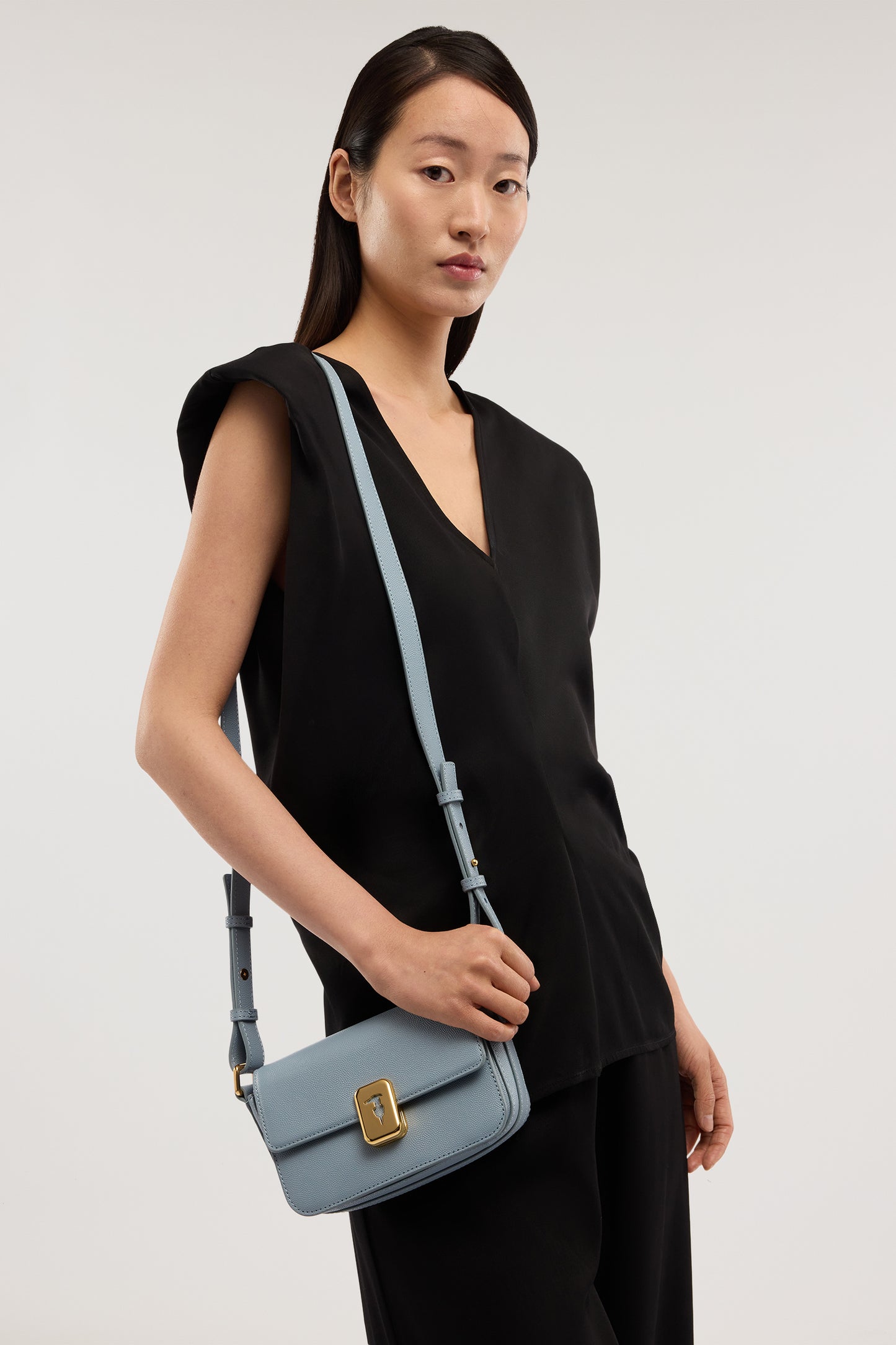 Borsa a tracolla Cameo mini in pelle 2|658f0c75ea9b83817a1065f8f7f2e036270df17c1873c3872b752c6c386844a8