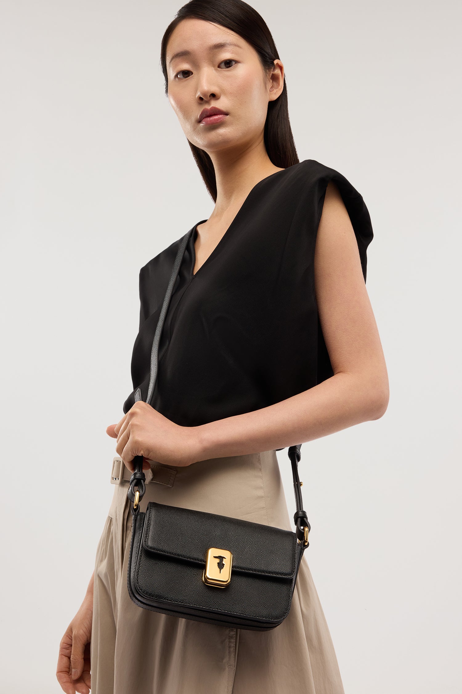 Borsa a tracolla Cameo mini in pelle 4|b409ce1b8bd88094cf329913539ef9eaee0bc3ebaa7915f148ea6d50b75a4fa1