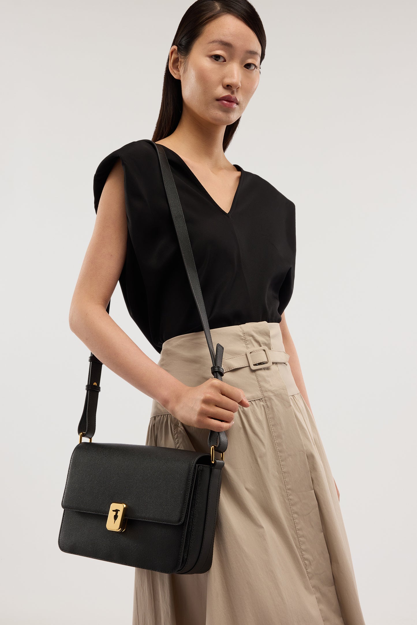 Borsa a tracolla Cameo media in pelle 2|7913fb4bbf0fa887e8881c76ce26b804507ef626b7fc0850a3d3cd5eec2a548b
