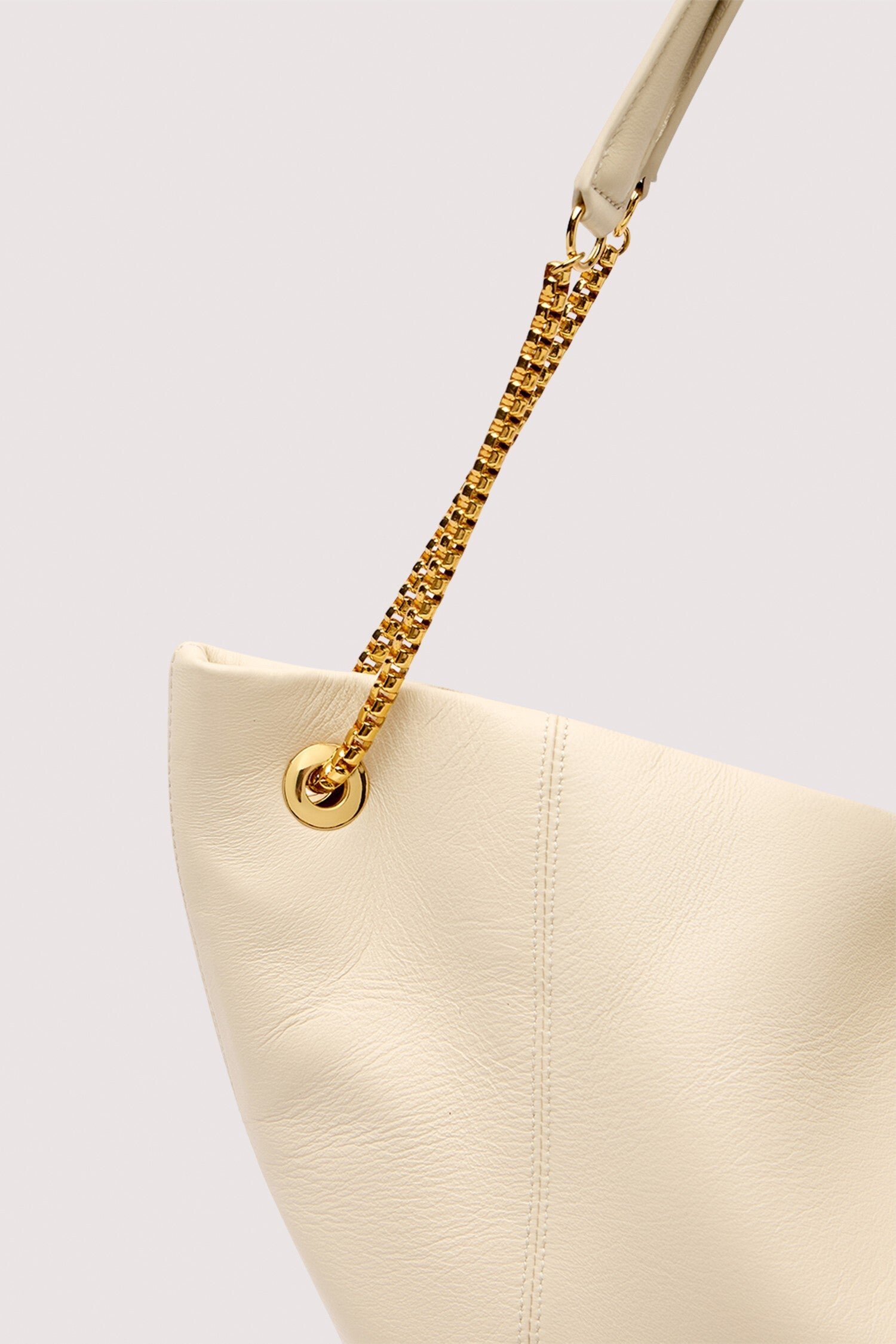 Borsa Orbita a spalla con catena in nappa 4|3e73191832b663fc1debe6acd21cd93161faed904761822677799d604c0d5963