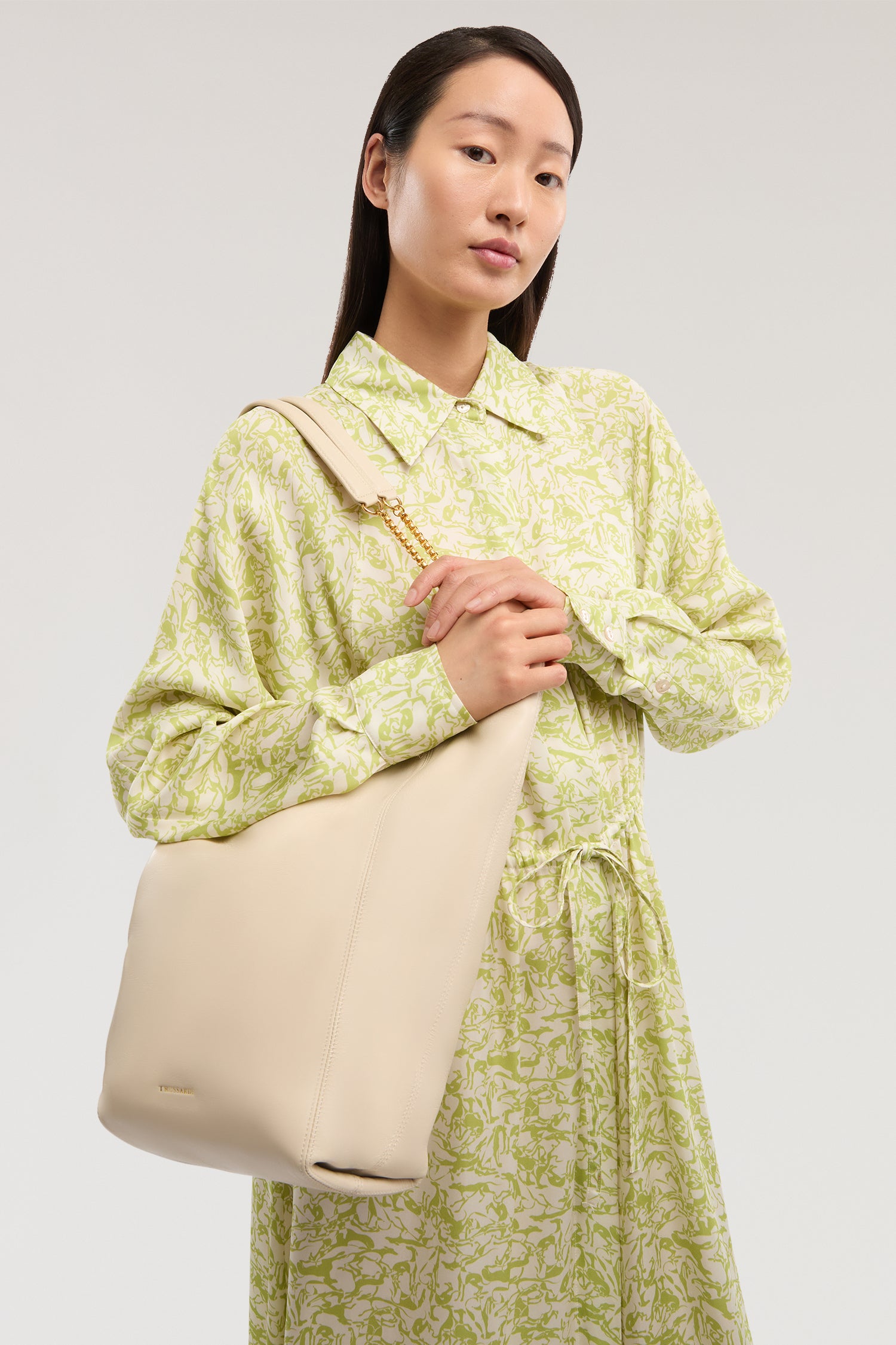 Borsa Orbita a spalla con catena in nappa 3|b664939ce17935e1a1ad164b024863f006a2a0fc5f202f63feddb3c2068ae474