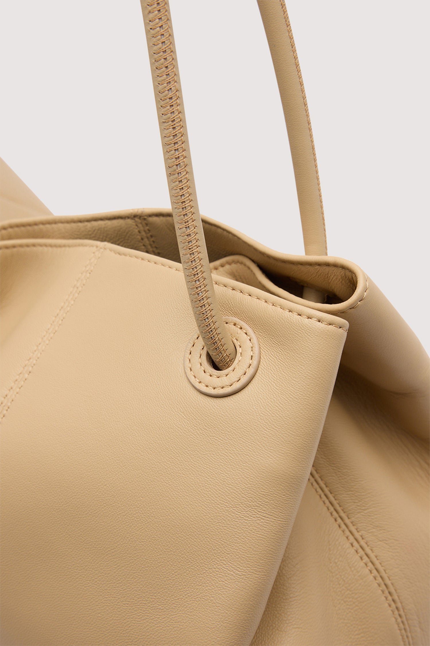 Borsa Orbita tote in nappa 4|d879cc89f563142e72cefffff0f66aaacc618db75cada7d95024c50aacda8bf1