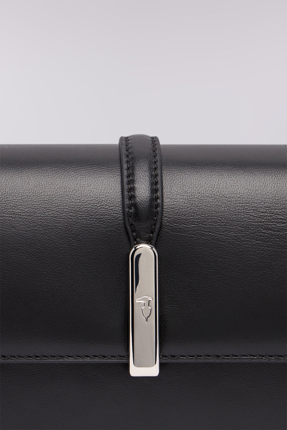 Clutch Notte in pelle 3|ef85bd03343e6a078957a802d46c781a96ae727e79fe23f89da230e2166a2edd