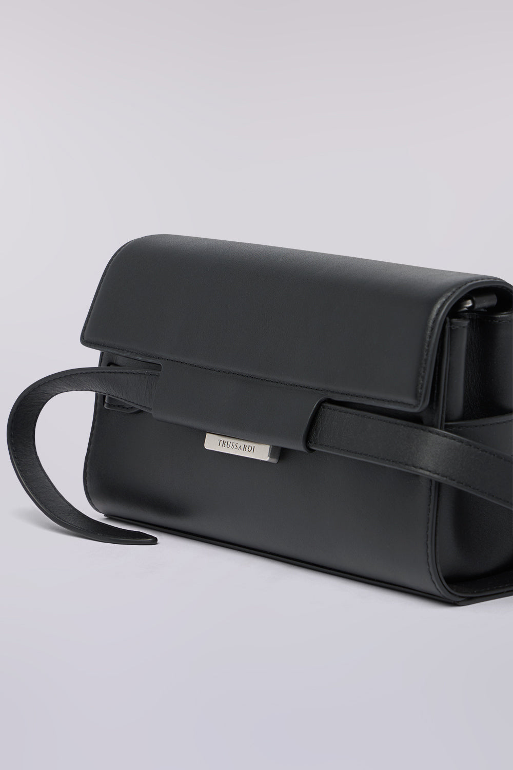 Borsa a tracolla Attimo small in pelle 4|d1d61afe8ee854db9cecc2821e491d26ac625d8c43d0e6143bb0624e57263a9f