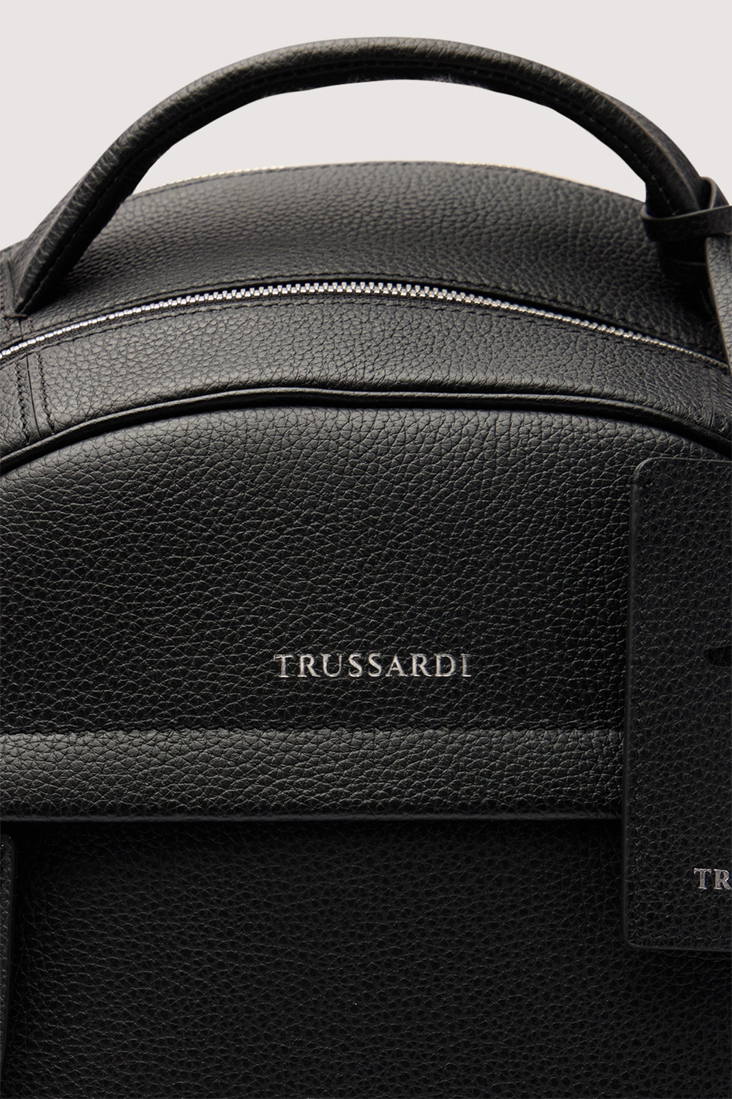 Zaino Office compatto in pelle martellata 3|a882cc86e2918465d2b645bad6c9f030ac4985bb038166b8f5bc14faa656249f