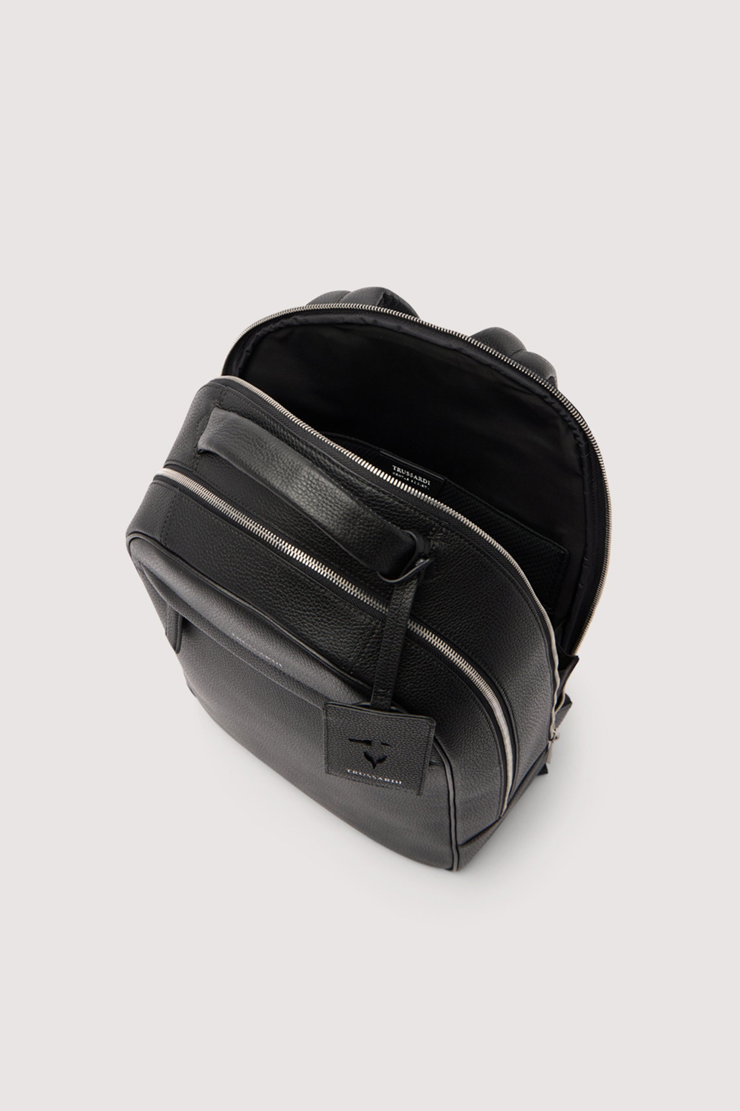 Zaino Office compatto in pelle martellata 2|e43366ef5ecc6eba8e1df42218dac0a5918a61eabf580f0fea4209866d9c1f8d