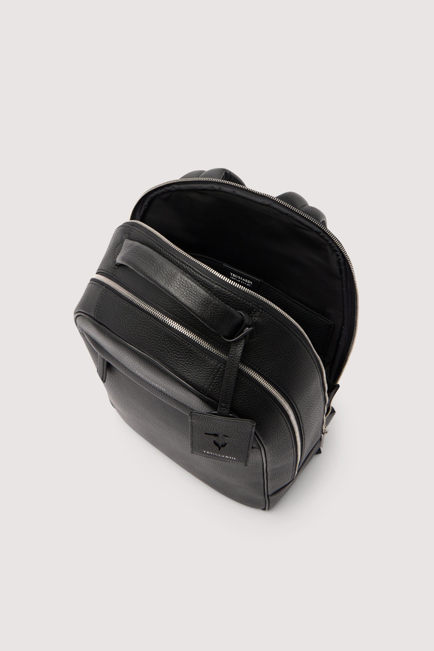 Zaino Office compatto in pelle martellata 2|e43366ef5ecc6eba8e1df42218dac0a5918a61eabf580f0fea4209866d9c1f8d