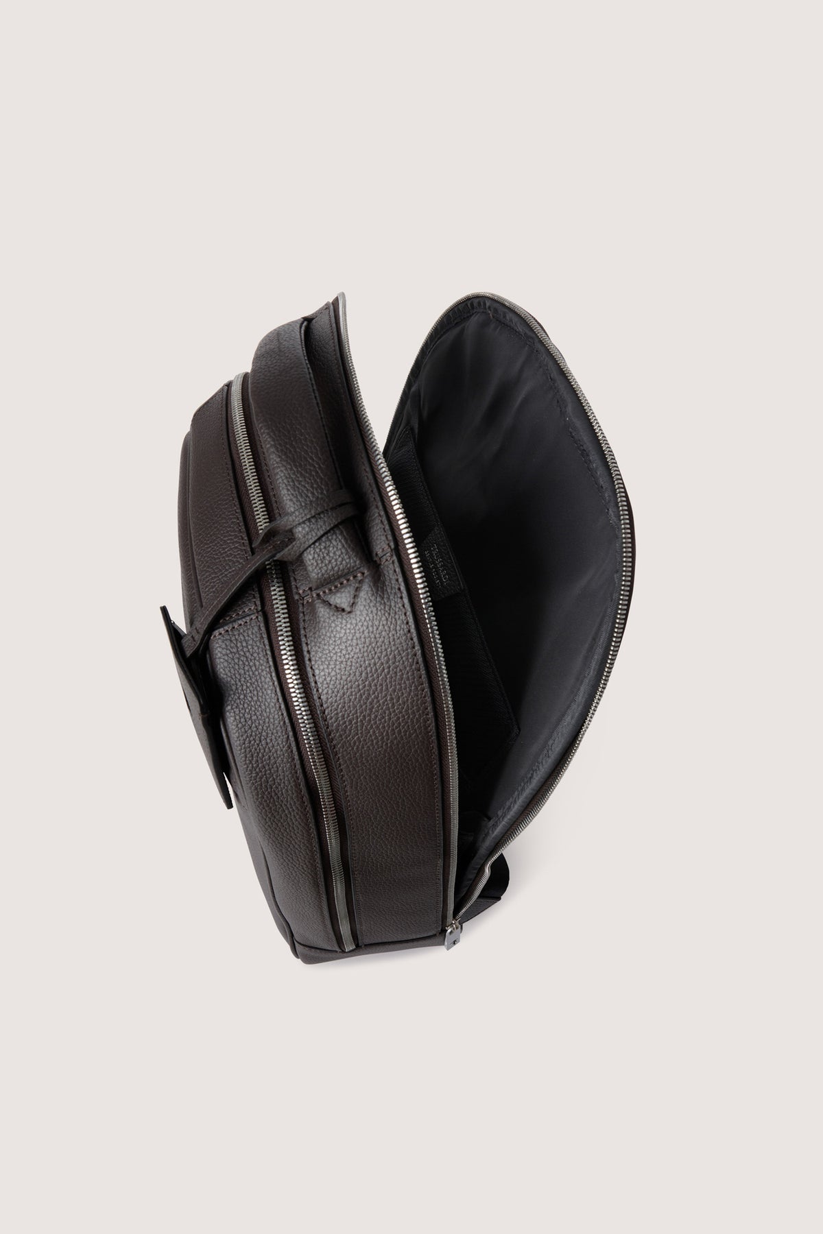 Zaino Office compatto in pelle martellata 3|a8ee762fb7d3032bb3d3cb939833e422270db71d838ce9e0e6bdbf0277737b25