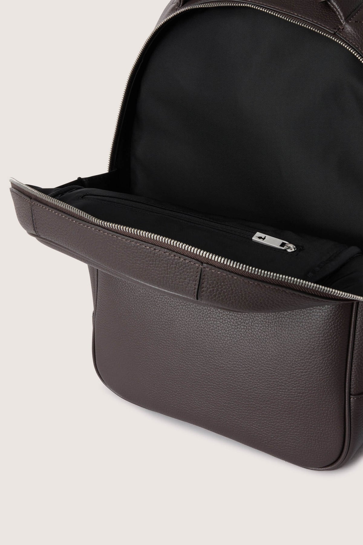 Zaino Office compatto in pelle martellata 4|d0d2c5480c3f4ac17efac677613cb7810e3ccc82c7d166af3cc0c14d590f0941