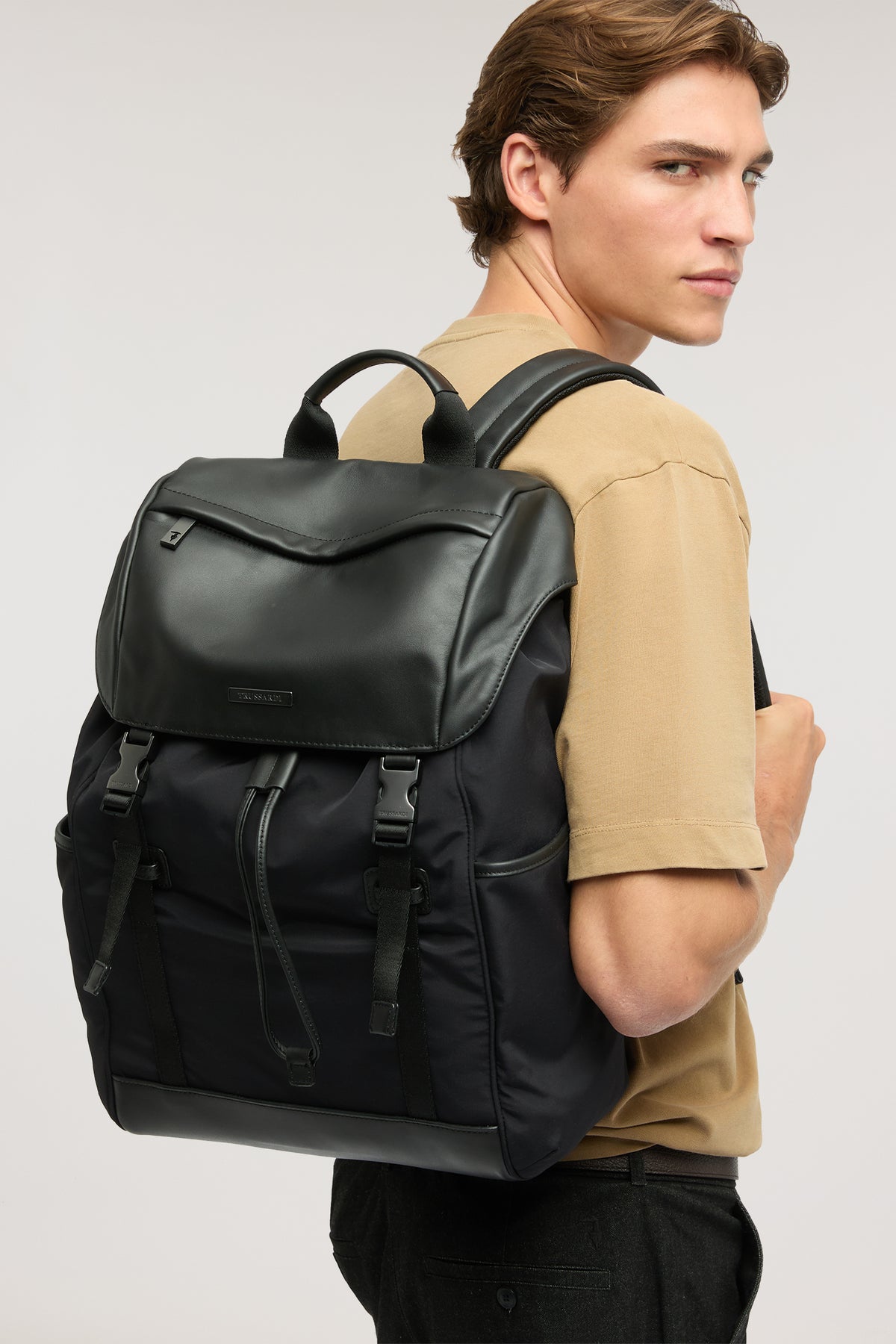 Zaino Travel in nylon e pelle 8|92d07dd4d1c4f7e07758a2ae5c08d913afc04e86b97107b863719cf02821147e