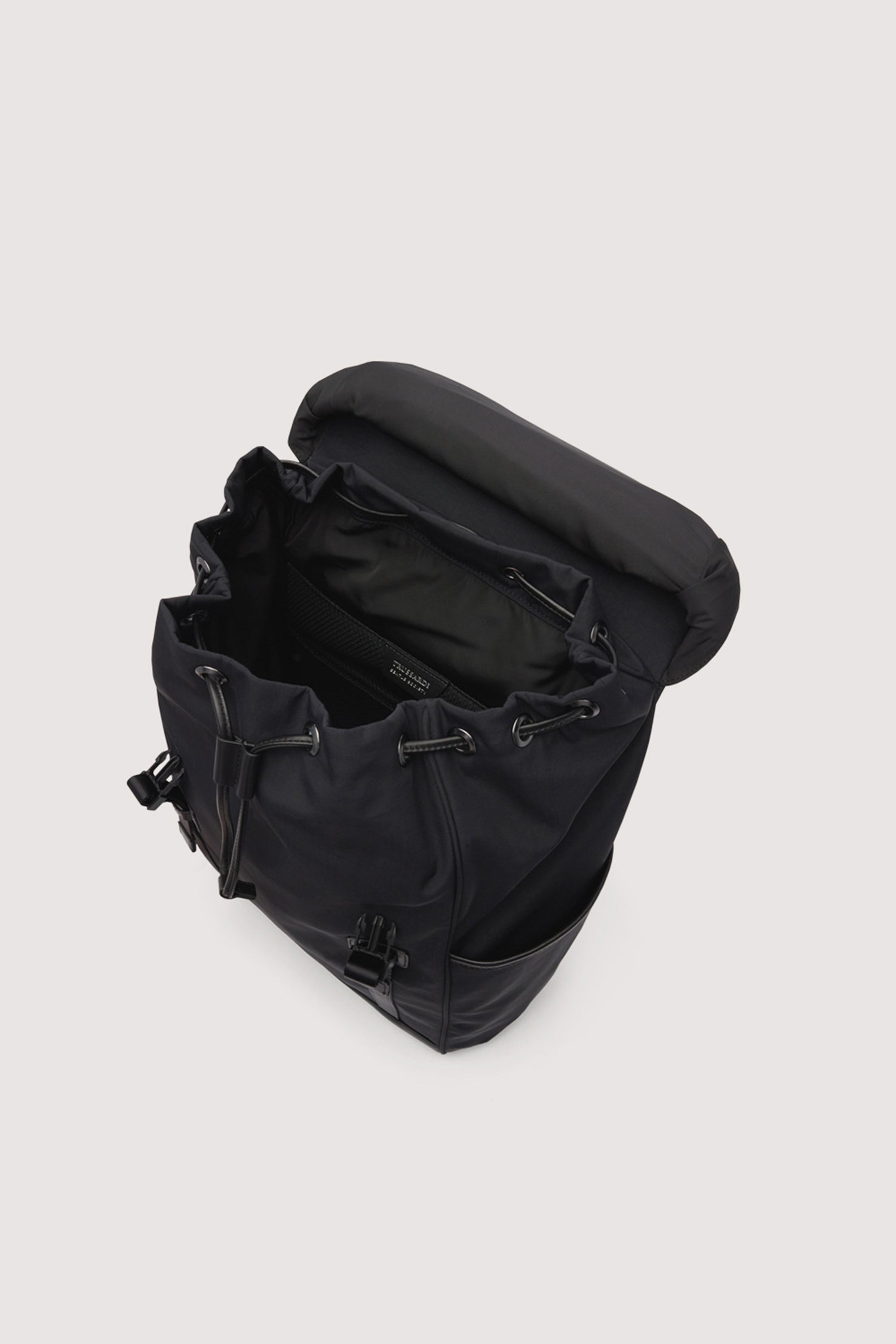 Zaino Travel in nylon e pelle 4|ec1ff1cd1576710b5d458dc5ab7eccc0002f179c2af8fd0c6a2350715e3c004b