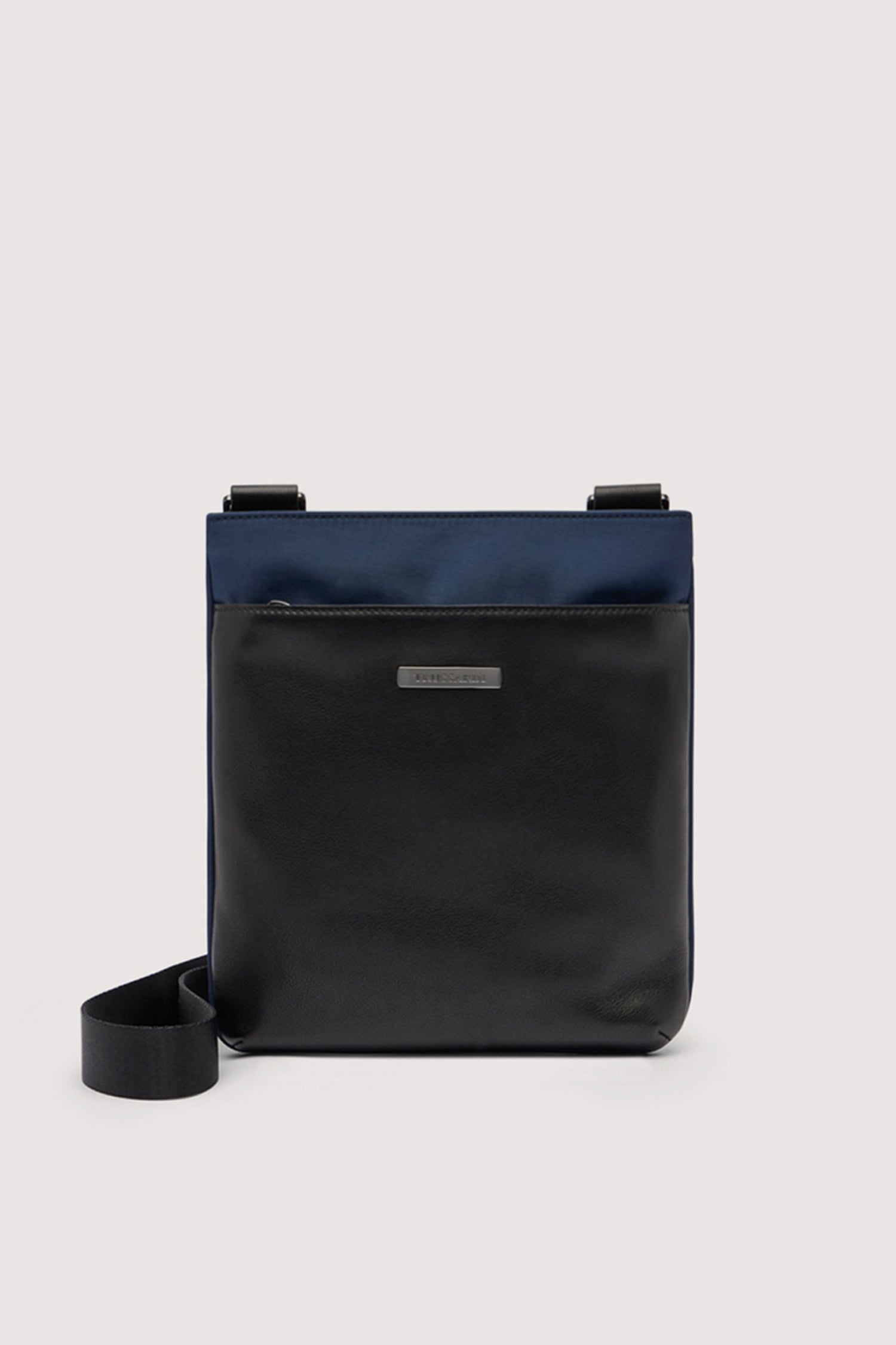 Borsa reporter Travel media in nylon e pelle 1|051ce15ec29d77c71b134e3da4aa9eb85c07edb1fdda4307be6515e821bd5693