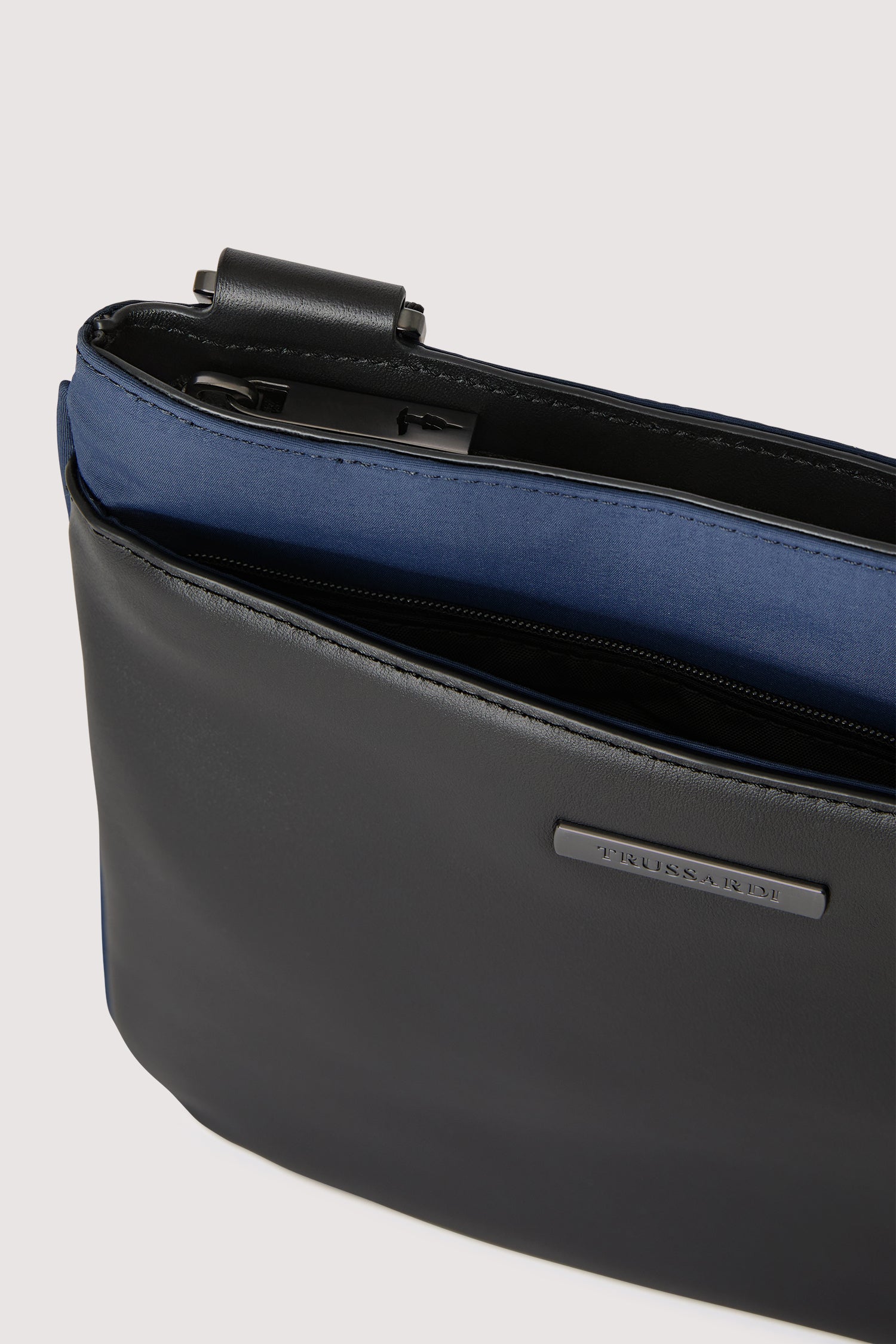 Borsa reporter Travel media in nylon e pelle 2|959b5303988cbd08c881480d3b35a7842307df7cc6eef33e86580a2864d694b8