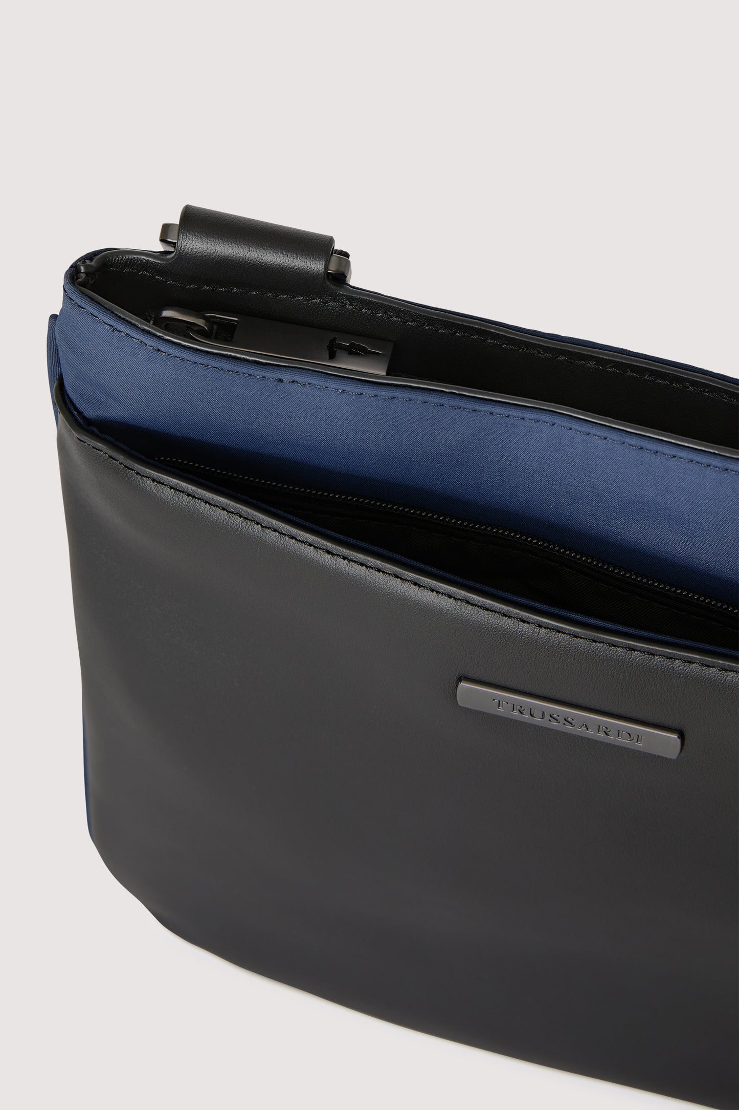 Borsa reporter Travel media in nylon e pelle 2|959b5303988cbd08c881480d3b35a7842307df7cc6eef33e86580a2864d694b8
