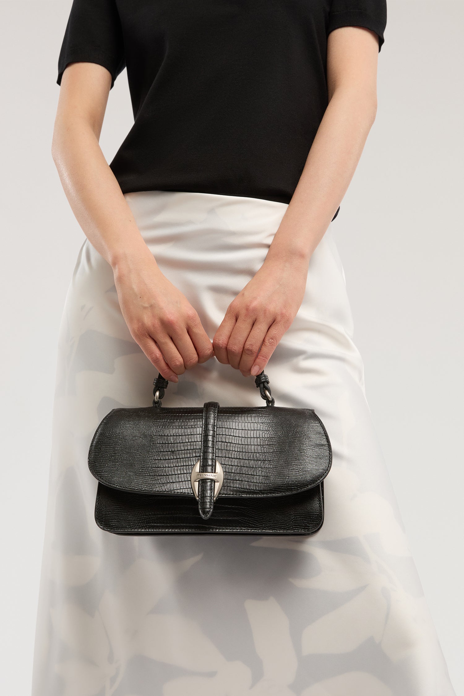Borsa a mano Velaria small in pelle 2|088ed75a301b4725b9945f6e62d32f432b149a9a78efc1cf54867f2c0ad77899