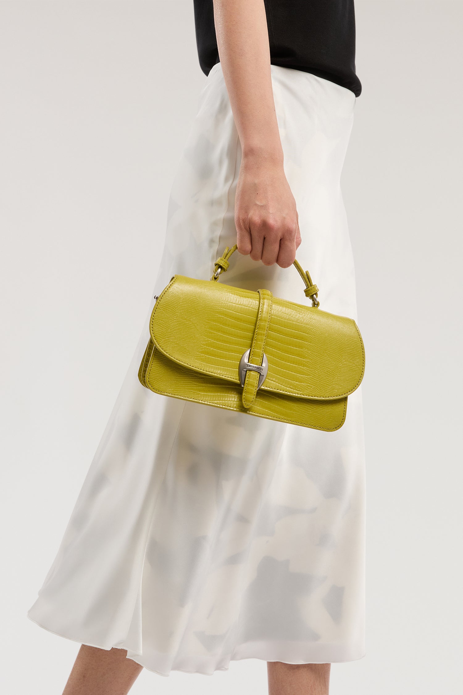 Borsa a mano Velaria small in pelle 2|ba049b8b643a6a95cd73322754fc7051adf1e4b7f01dd51bc47218d2541210c4