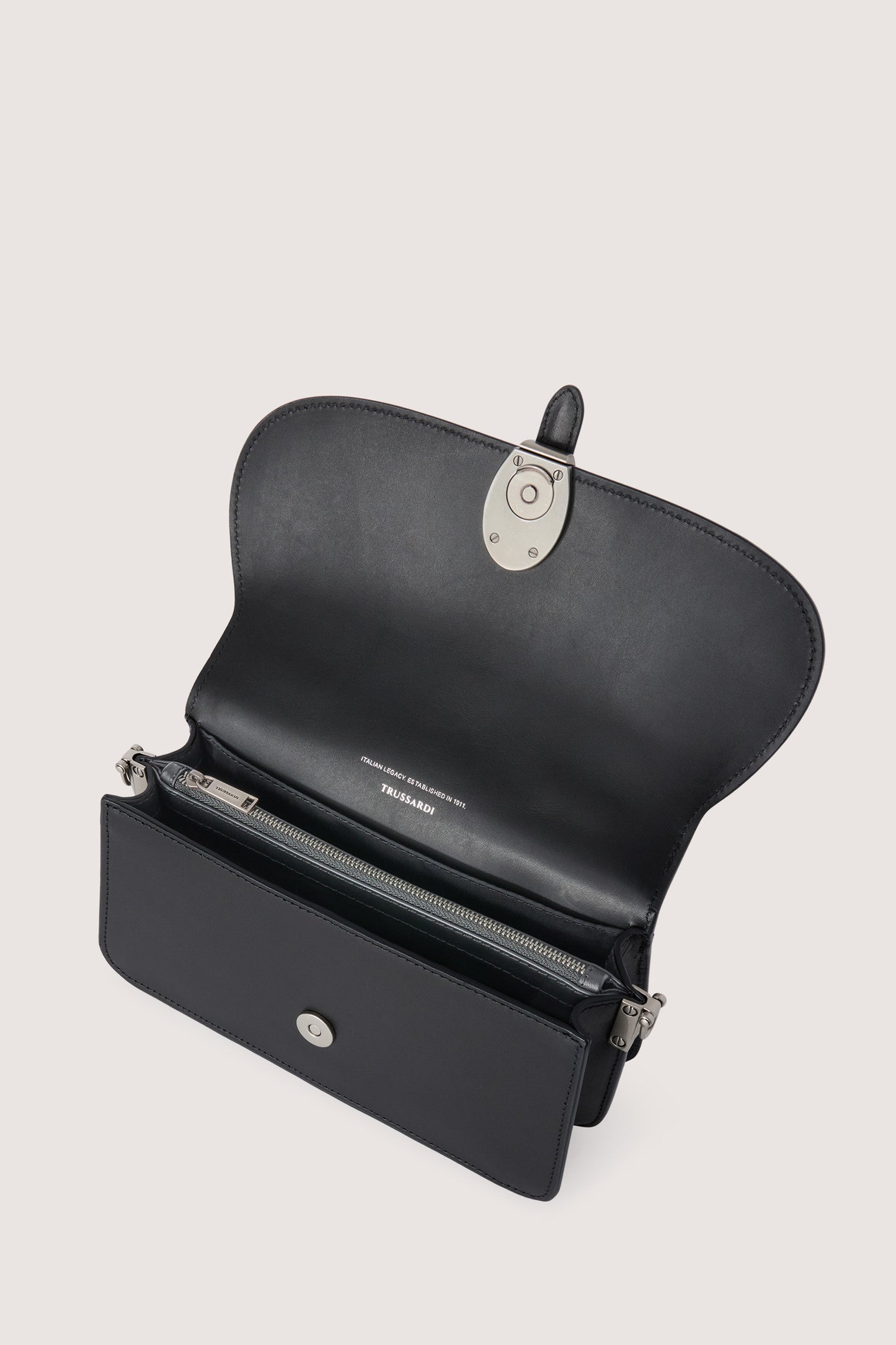 Borsa a tracolla Velaria media in pelle 5|2d37556d290f3f48df07dae7662025a5c405cf65ad91abaf2e9947c723d40091